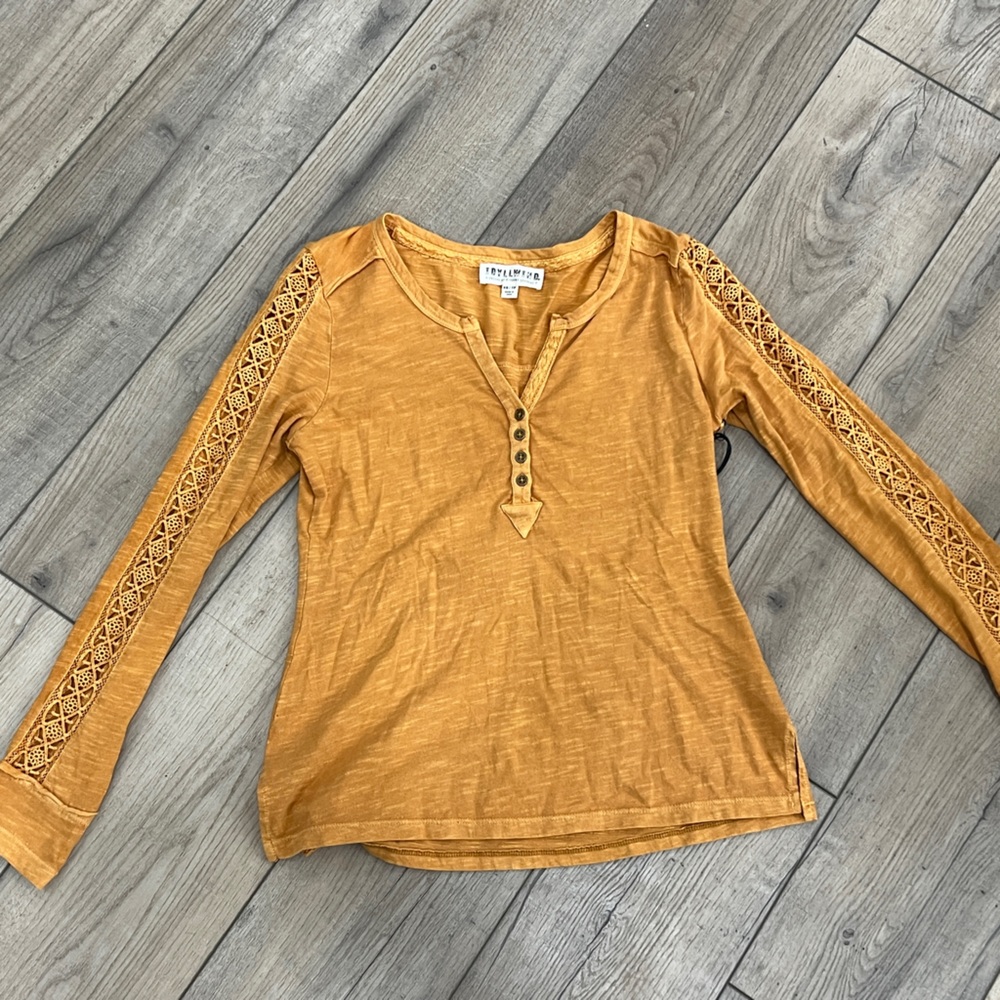 Yellow ish shirt